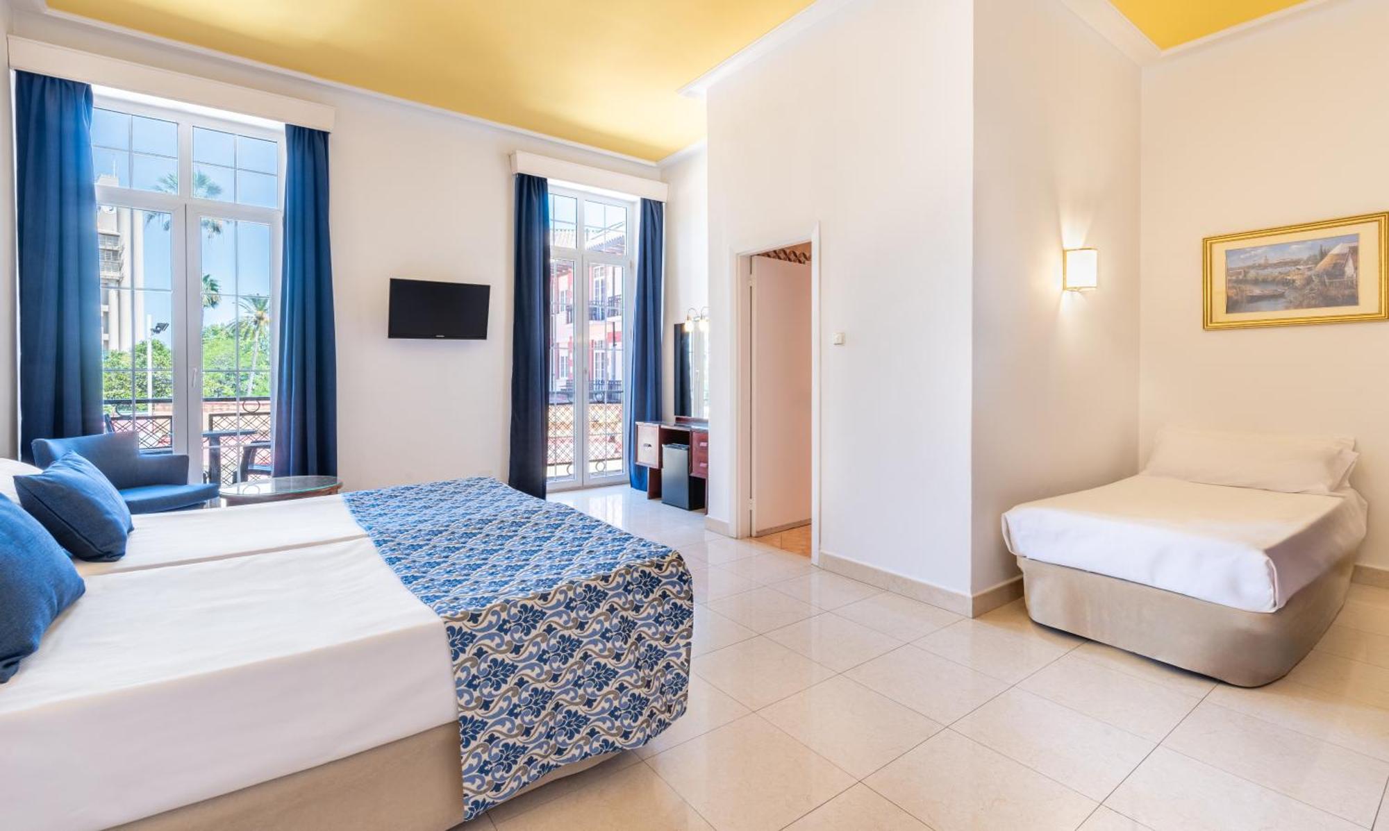 Hotel Globales Reina Cristina 4*