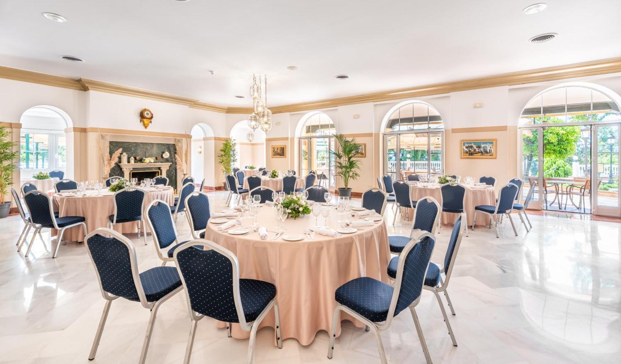 Globales Reina Cristina Hotel 4*
